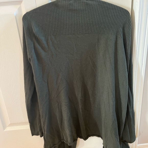 Ricki’s dark green cardigan - Picture 2 of 2